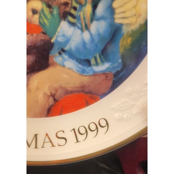 Antique Avon Porcelain Collector's Plate "Santa's Tender Moment" - Picture 4 of 12